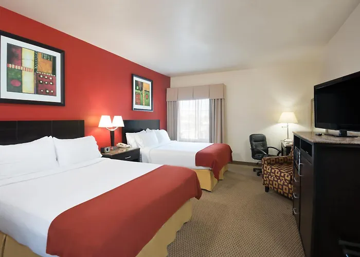 Express & By Ihg Hotel 3*